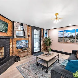Apartment Charming & Updated Garden Level In Heart Of